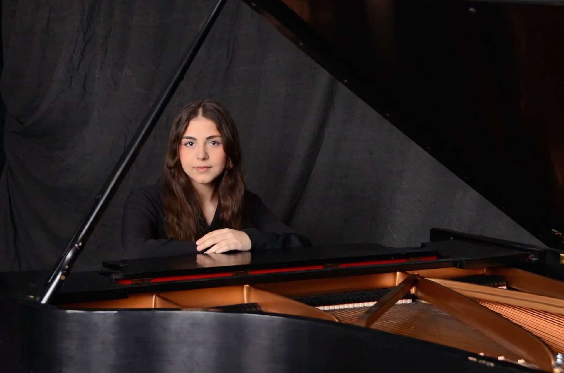Tamara Nishnianidze at the piano
